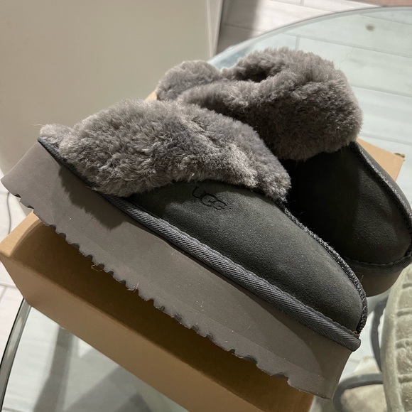 UGG Slippers - Picture 2 of 2